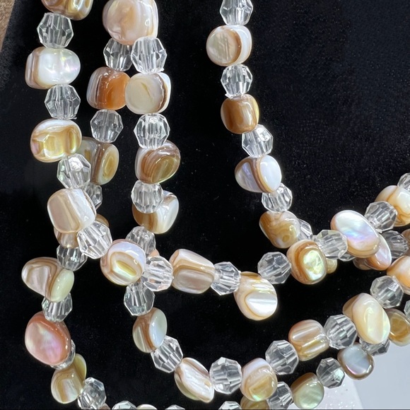 Vintage Mother of Pearl & Crystal Graduated Four Strand Natural Beauty - Picture 4 of 5